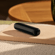 Ploom AURA Jet Black je diskrétní zařízení na zahřívaný tabák vždy s tebou