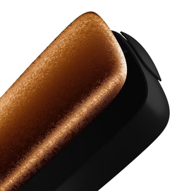 Ploom X přední panel v barvě Nutshell Shimmer - detailní záběr