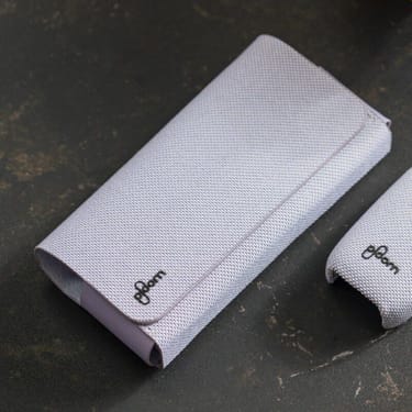 Ploom X Lavander textilní pouzdro a zadní kryt na tmavém pozadí