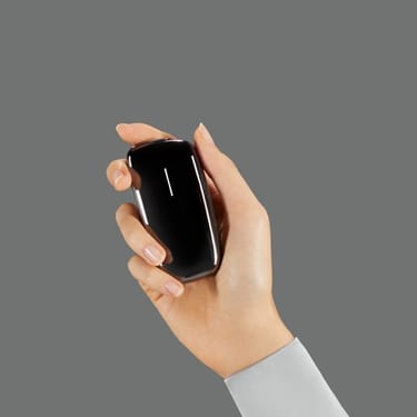 Černý Ploom X Advanced black v lidské dlani