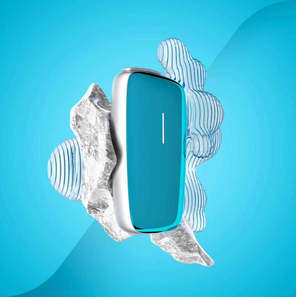 Ploom X modrý přední panel ocean blue - umělecký záběr na modrém pozadí
